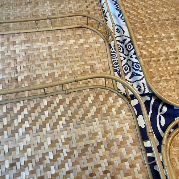 6 Rattan Trays Better Homes and Gardens Reversible Table Cloth - Picture 4 of 16